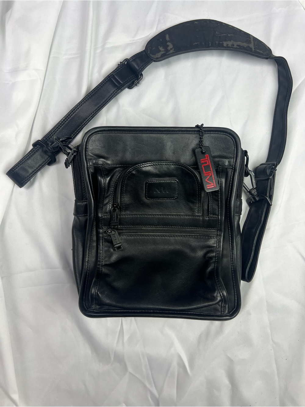 Tumi Black Leather Men's Messenger Crossbody Bag with Red Logo Tag Tumi 910D3
